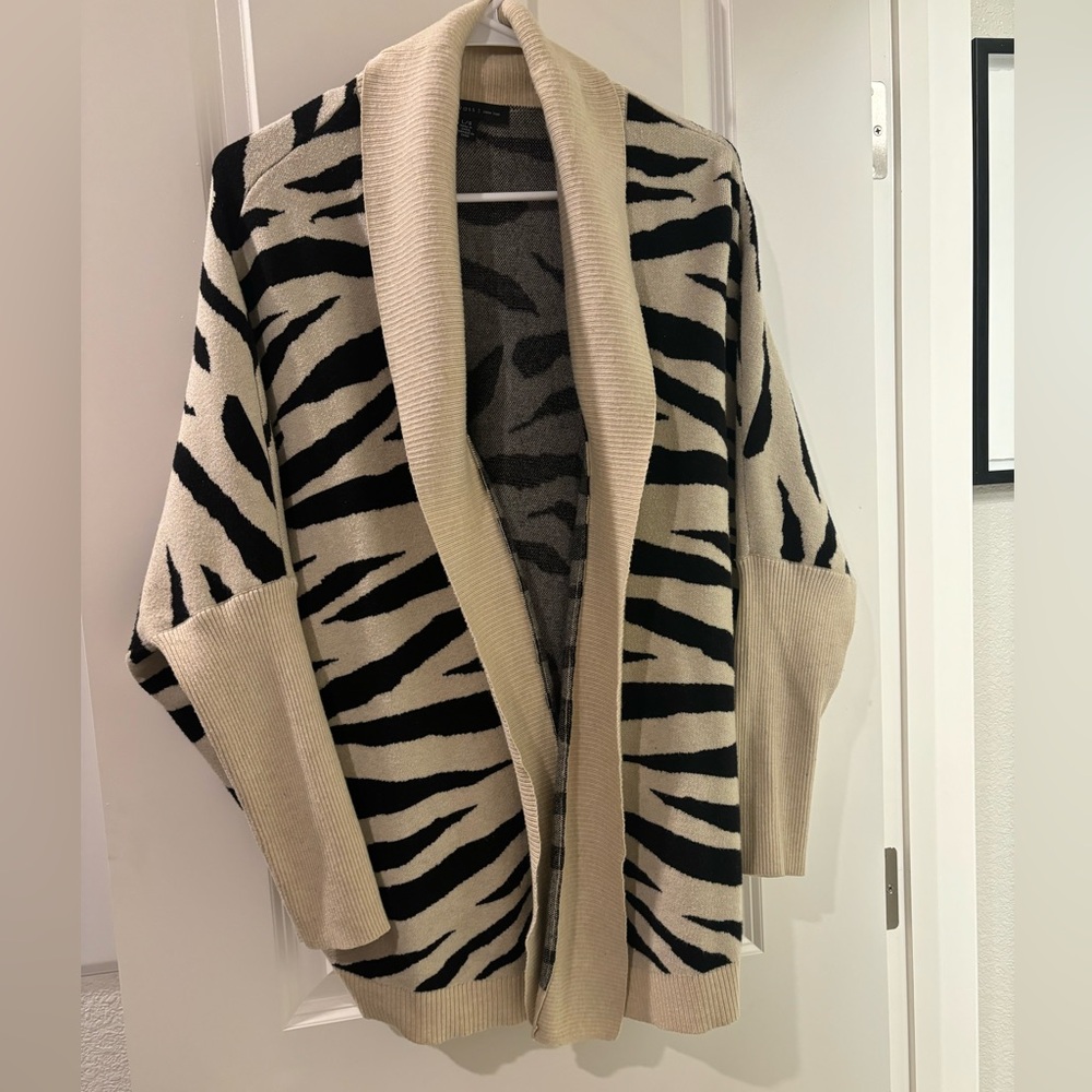 ZEBRA PRINT DOLMAN SLEEVE SWEATER SZ L
